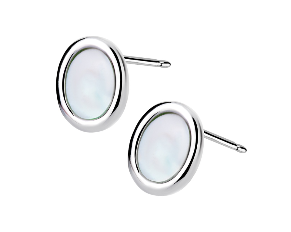 Kolczyki srebrne owalne z masą perłową na sztyft Kolczyki srebrne owalne z masą perłową na sztyft