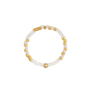 Pierścionek z białymi i złotymi koralikami