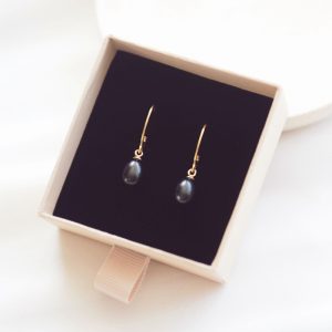 Kolczyki pozłacane wiszące z perłą – Lever back
